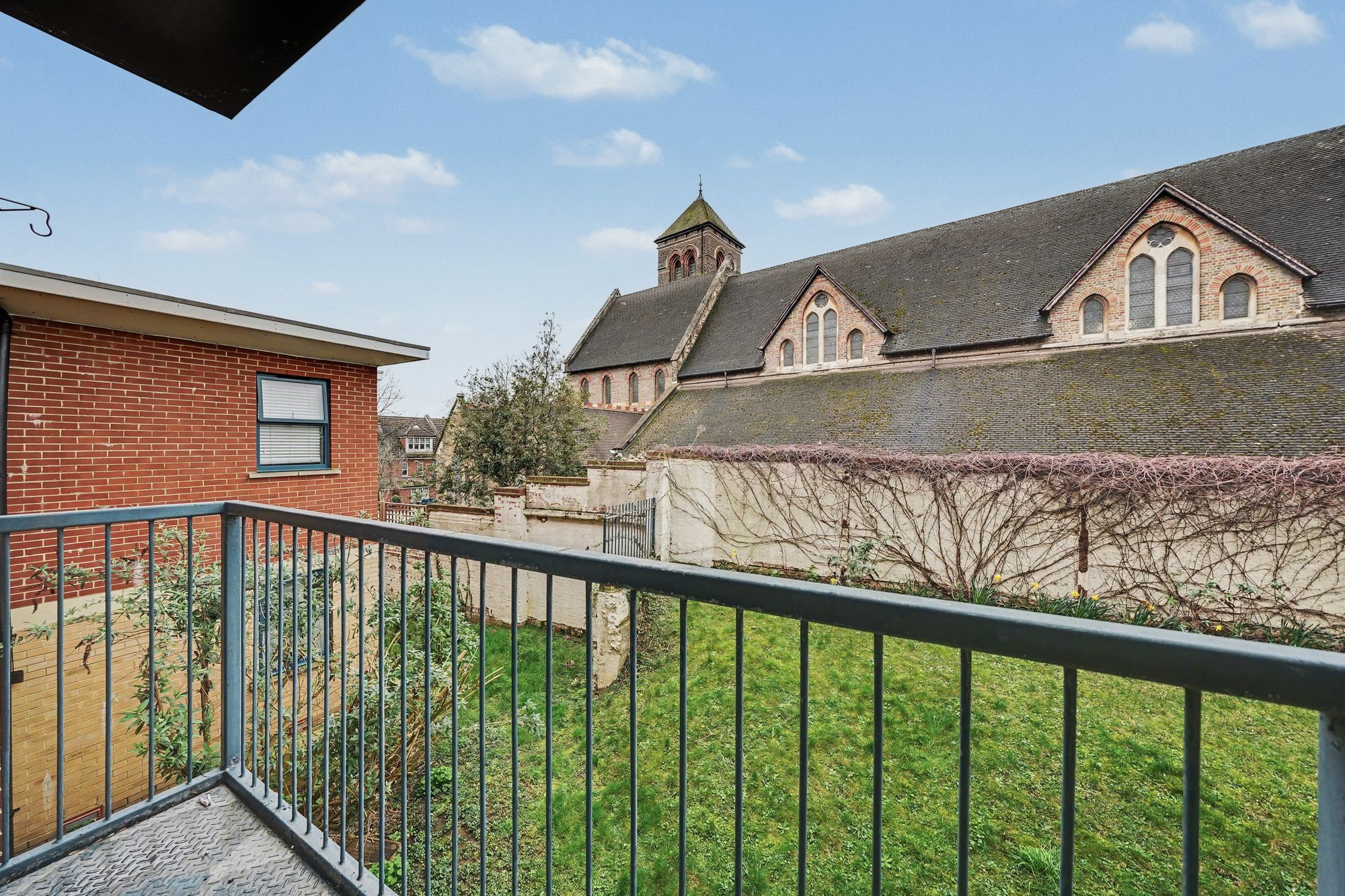 Images for Tottenham Lane, North Point Tottenham Lane, N8 EAID:2092695728 BID:d78cdad6-8851-45ca-b966-38a91e6bb6bf