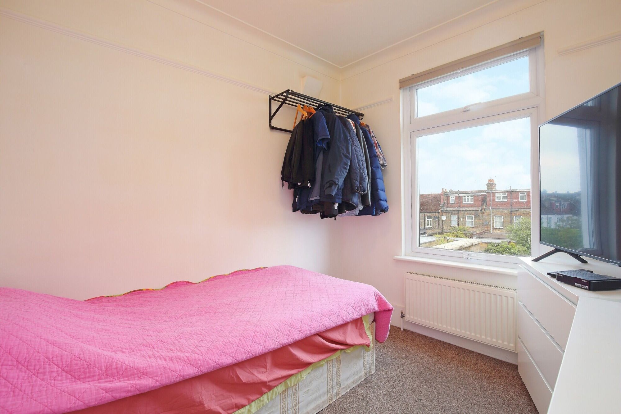 Images for Grenoble Gardens, London, N13 EAID:2092695728 BID:d78cdad6-8851-45ca-b966-38a91e6bb6bf