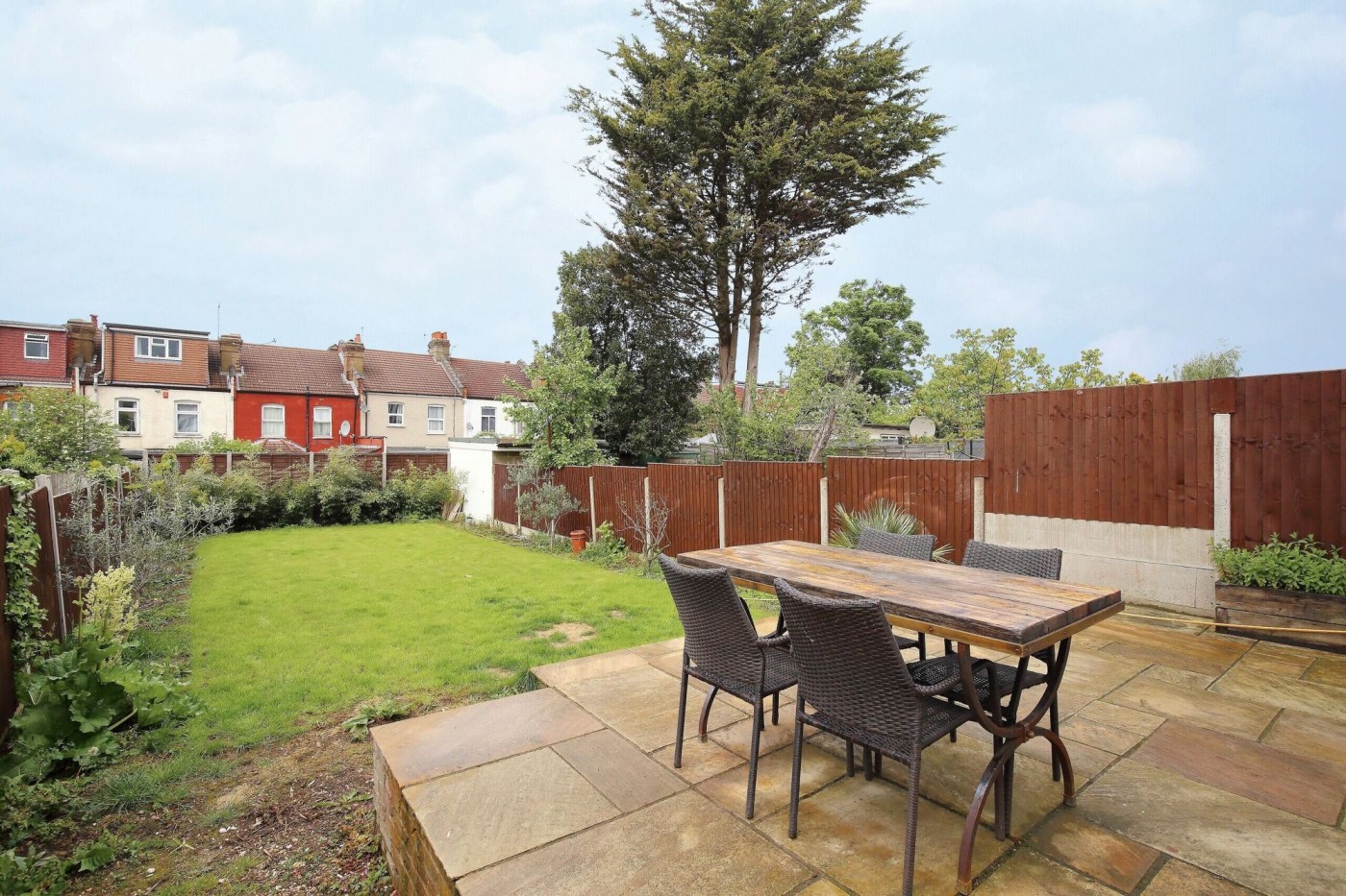 Images for Grenoble Gardens, London, N13 EAID:2092695728 BID:d78cdad6-8851-45ca-b966-38a91e6bb6bf
