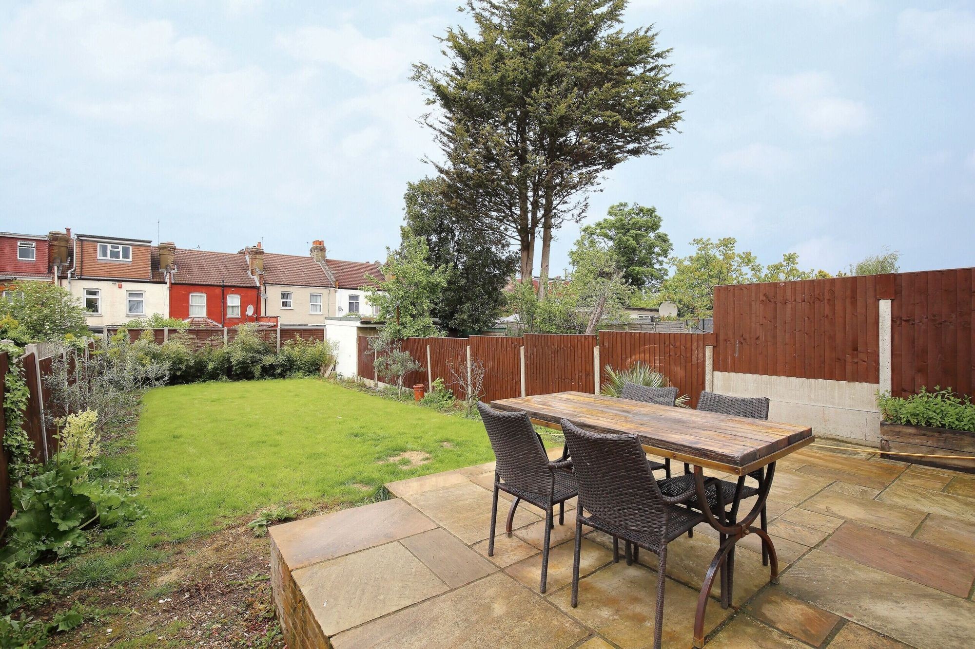 Images for Grenoble Gardens, London, N13 EAID:2092695728 BID:d78cdad6-8851-45ca-b966-38a91e6bb6bf