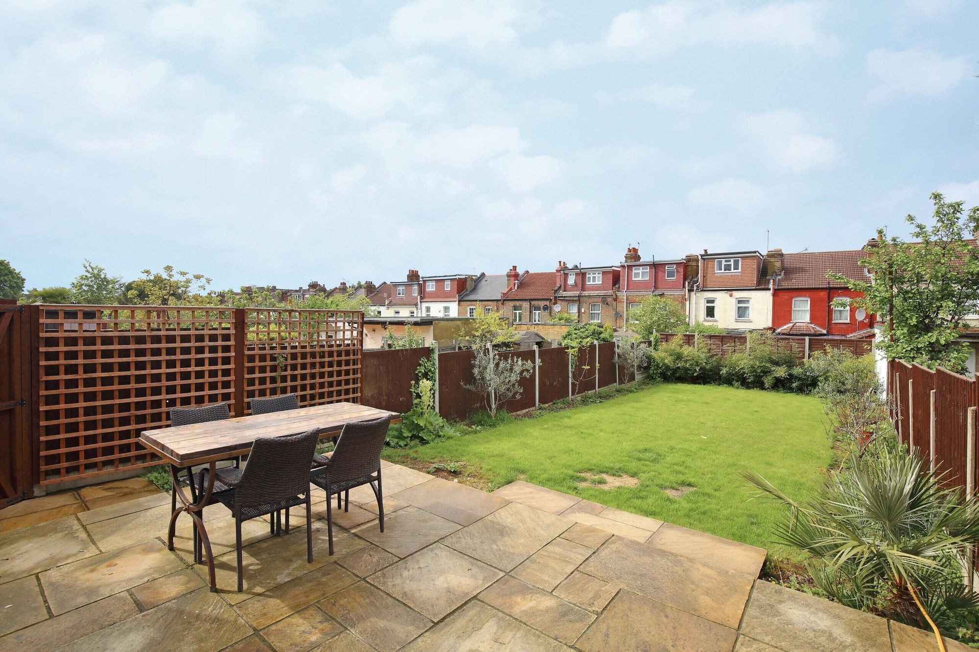 Images for Grenoble Gardens, London, N13 EAID:2092695728 BID:d78cdad6-8851-45ca-b966-38a91e6bb6bf