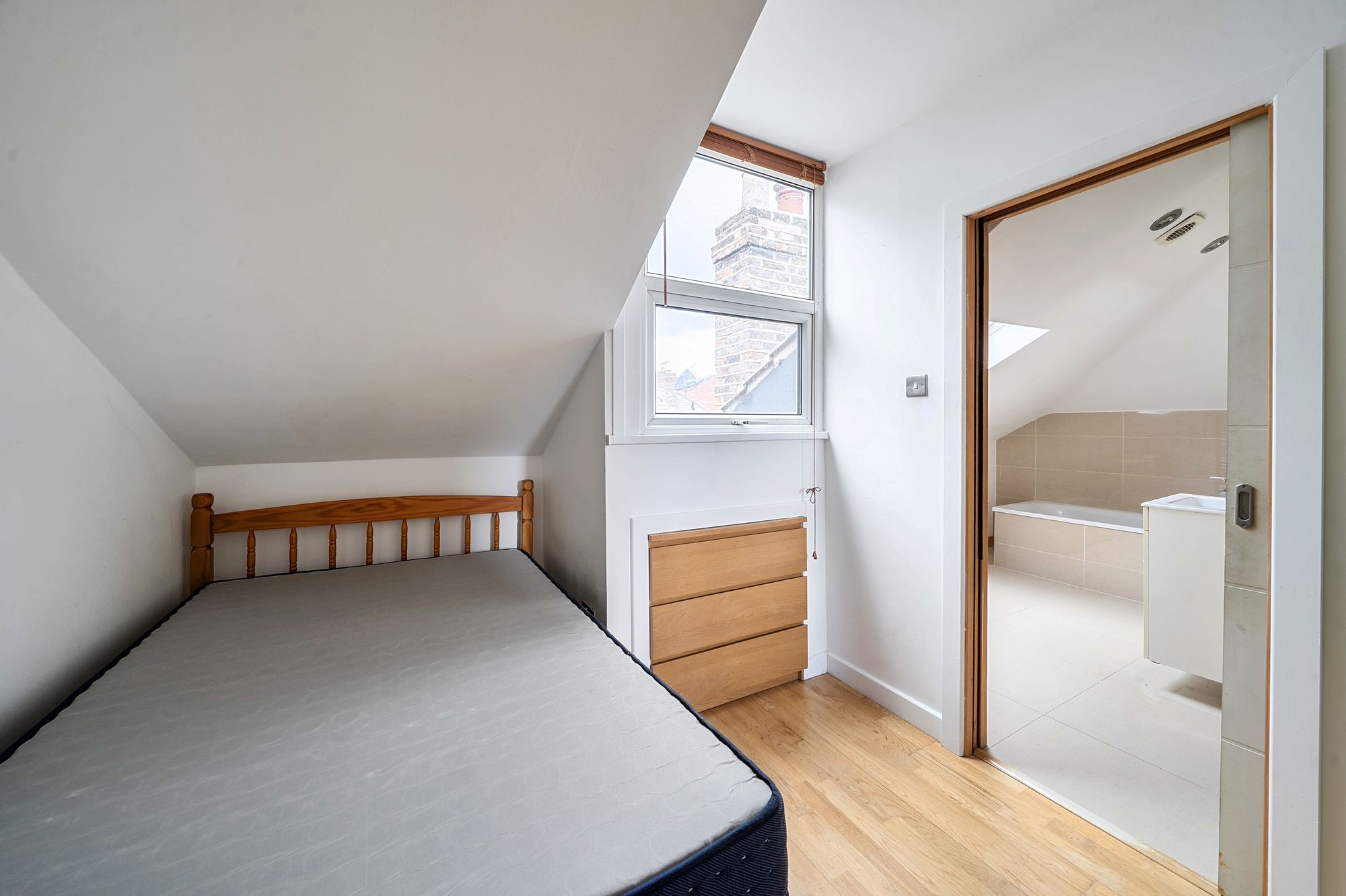Images for Seven Sisters Road, London, N7 EAID:2092695728 BID:a6721746-bd1f-4561-86df-c186f35b52e2