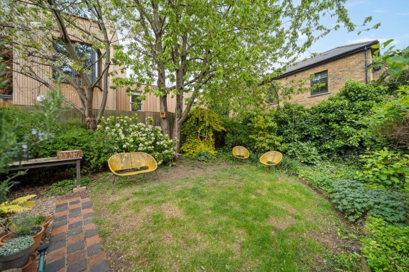 Park Road, Coulsden Court, N8 - EAID:2092695728, BID:d78cdad6-8851-45ca-b966-38a91e6bb6bf