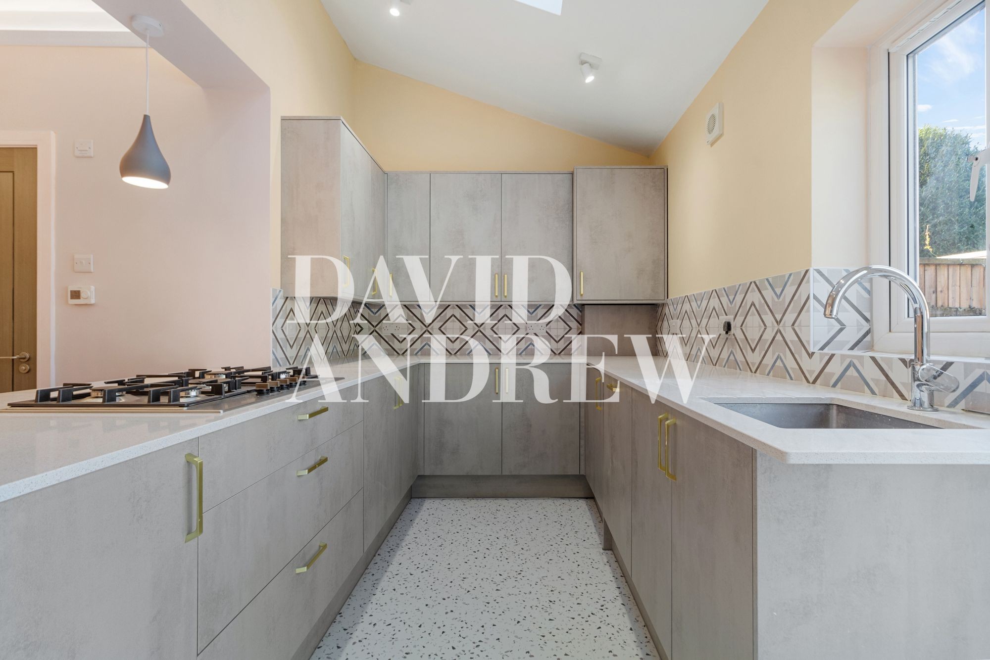 Images for Middle Road, East Barnet, EN4 EAID:2092695728 BID:d78cdad6-8851-45ca-b966-38a91e6bb6bf