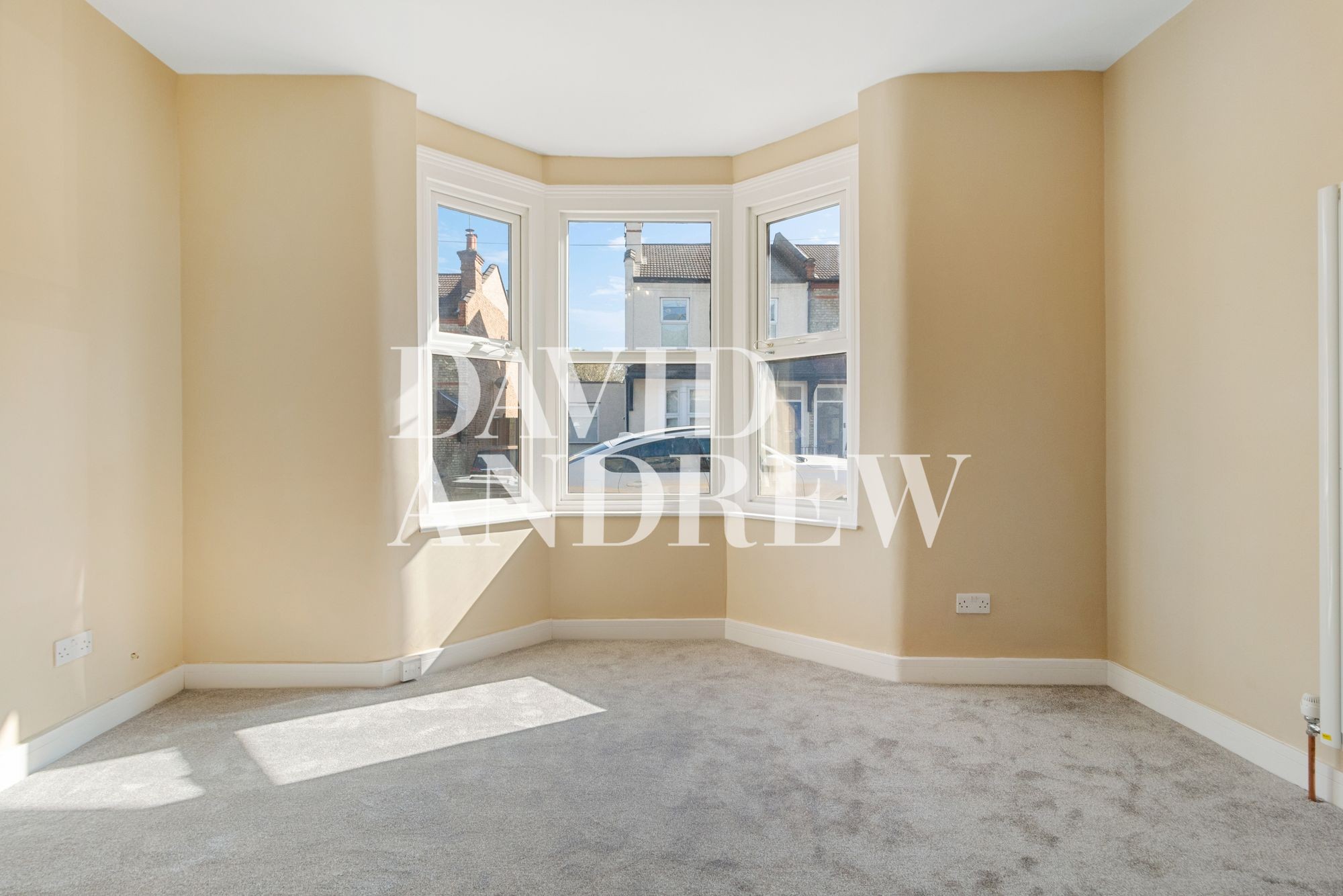 Images for Middle Road, East Barnet, EN4 EAID:2092695728 BID:d78cdad6-8851-45ca-b966-38a91e6bb6bf
