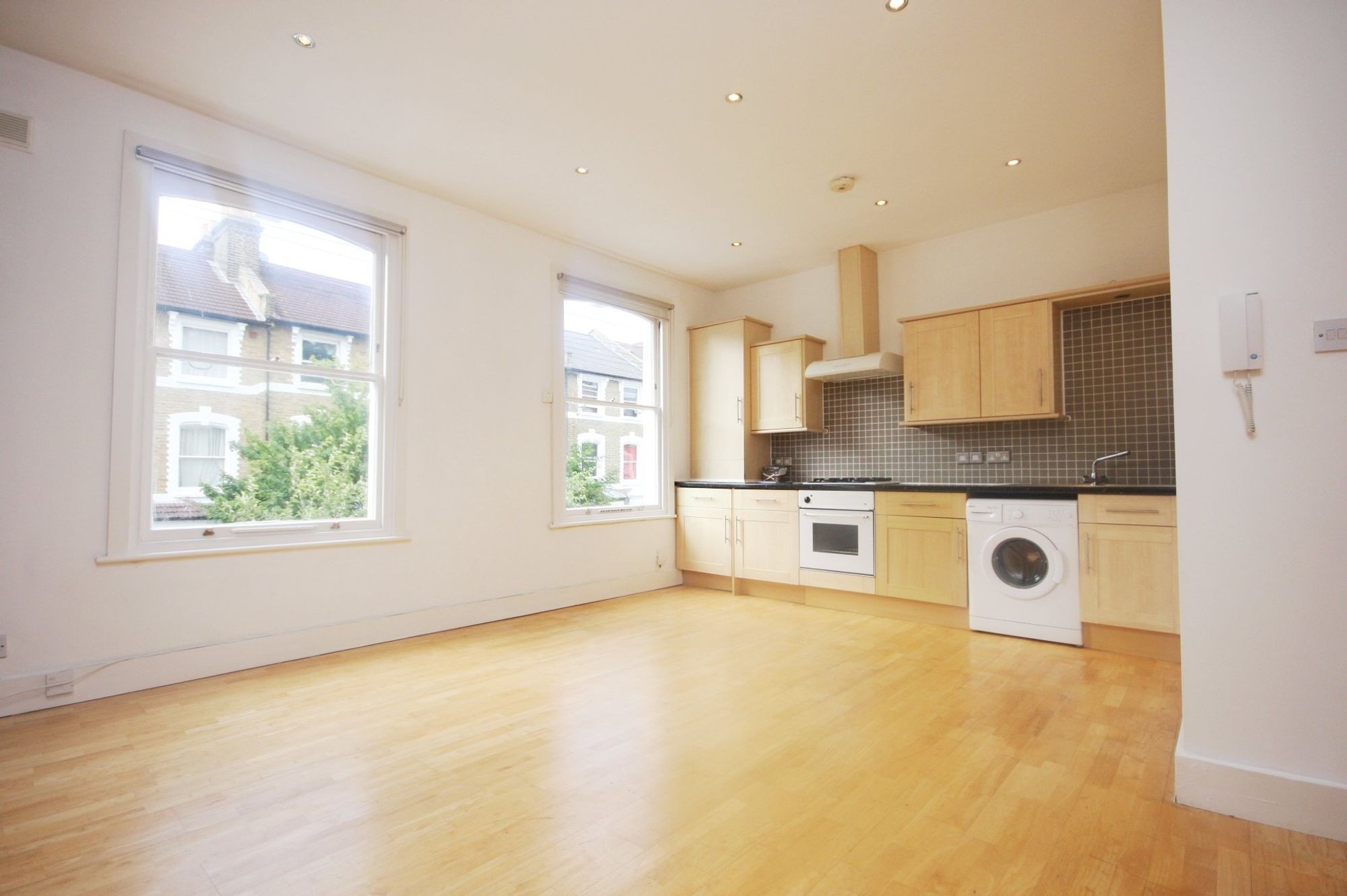 Images for Reighton Road, London, E5 EAID:2092695728 BID:03b1b085-2c4d-4c75-8eea-20939b8639ac