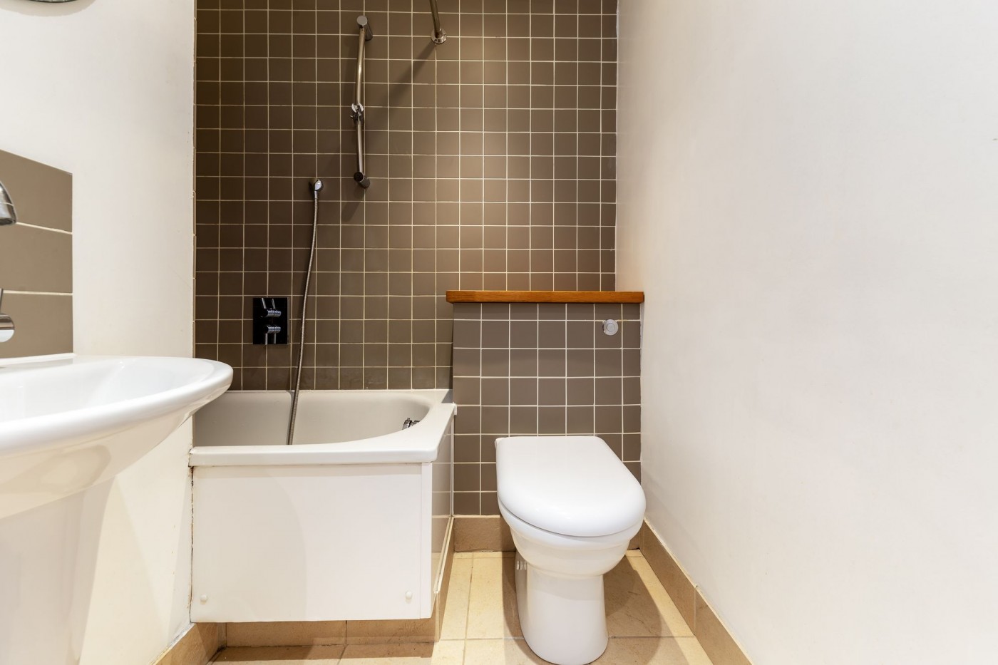 Images for Reighton Road, London, E5 EAID:2092695728 BID:03b1b085-2c4d-4c75-8eea-20939b8639ac