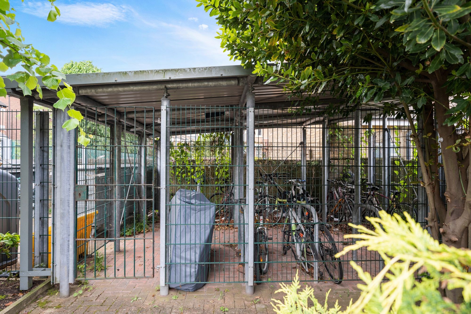 Images for Dickenson Road, London, N8 EAID:2092695728 BID:d78cdad6-8851-45ca-b966-38a91e6bb6bf