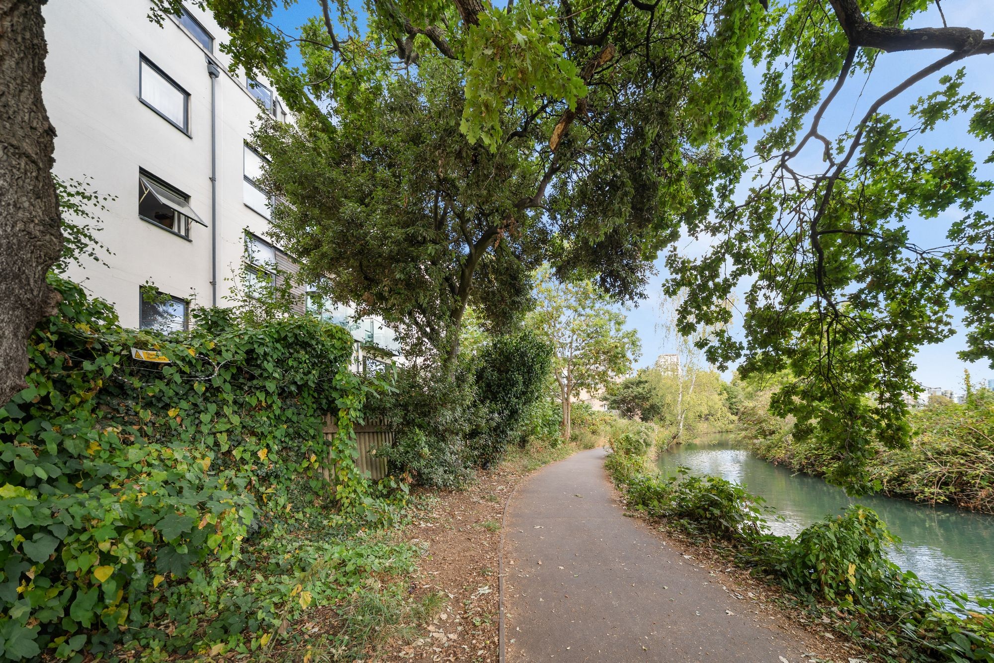 Images for Green Lanes, Watersmeet Place Green Lanes, N4 EAID:2092695728 BID:03b1b085-2c4d-4c75-8eea-20939b8639ac